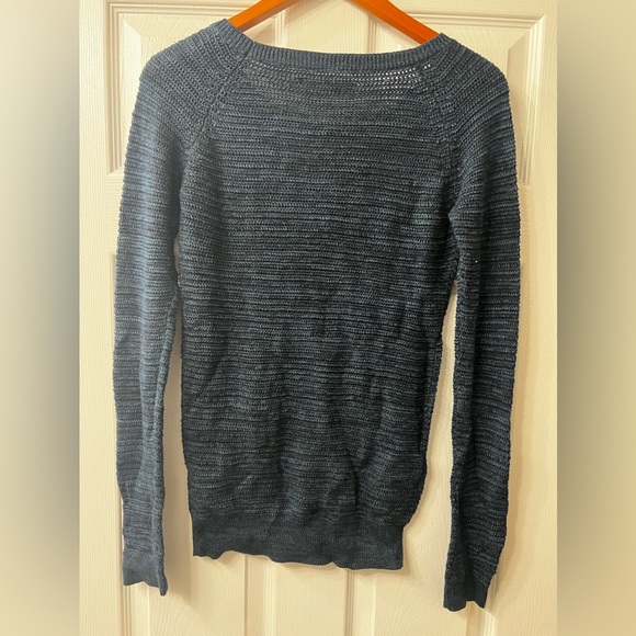 Women’s Sweater - Picture 2 of 3